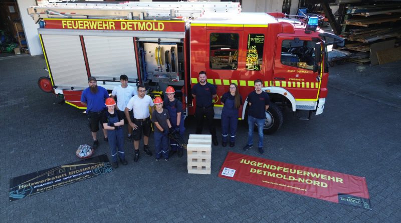 Jugendfeuerwehr Detmold-Nord erhält Sachspende einer Detmolder Tischlerei